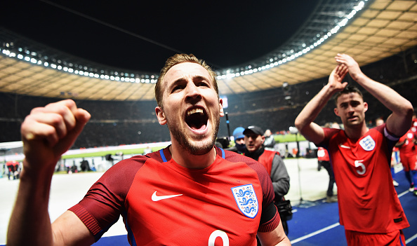 Kane celebrates in a friendly - Germany | Photo: Stuart Franklin/Bongarts