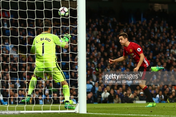 Herrera couldn't guide his header on target | Photo: Robbie Jay Barrett - AMA via Getty Images