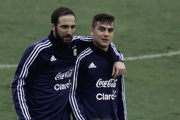 Higuaín e Dybala são companheiros na Seleção Argentina (Foto: Juan Manuel Finol/LatinContent/Getty Images)