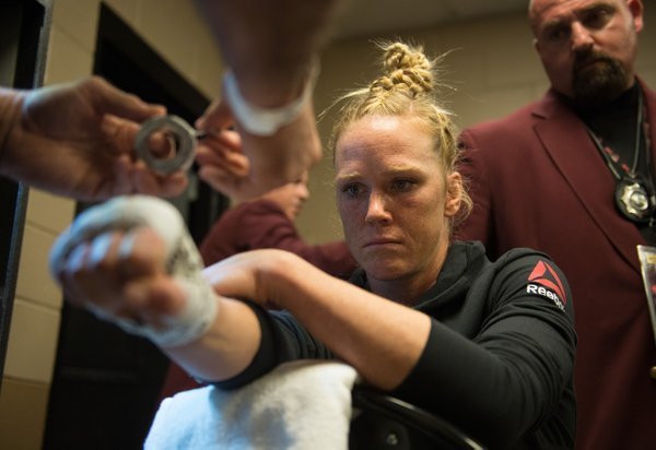 The champion Holly Holm prepares | Photo: UFC