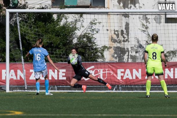 Seattle Reign goalkeeper Hope Solo stops Sky Blue FC's Sarah Killion's penalty shot in the 35th minute | Brandon Farris - VAVEL USA