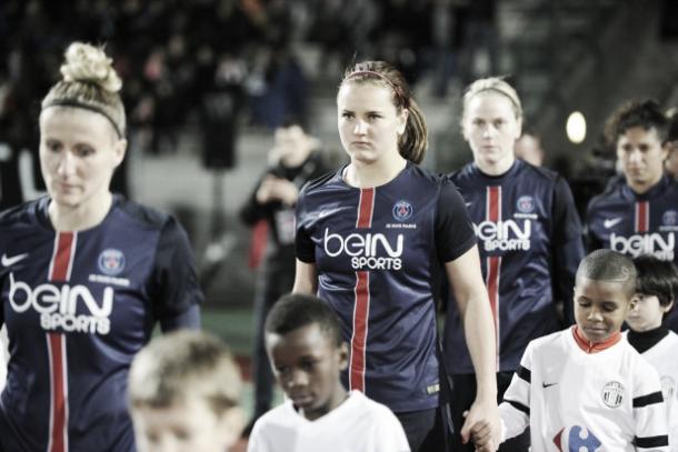 Lindsey Horan enters the pitch with her PSG teammates for the game against Juvisy (Psg.fr)