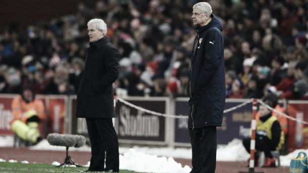 Mark Hughes y Arsène Wenger, una de las rivalidades más antiguas de la Premier League | Foto: Getty Images