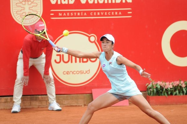 Silvia Soler-Espinosa slides into a forehand in the final of the Claro Open Colsanitas in Bogota/Claro Open Colsanitas