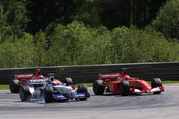 Schumacher (R) and Montoya (L) showed show tight the Remus Kurve can be. | Photo: LAT Photographic