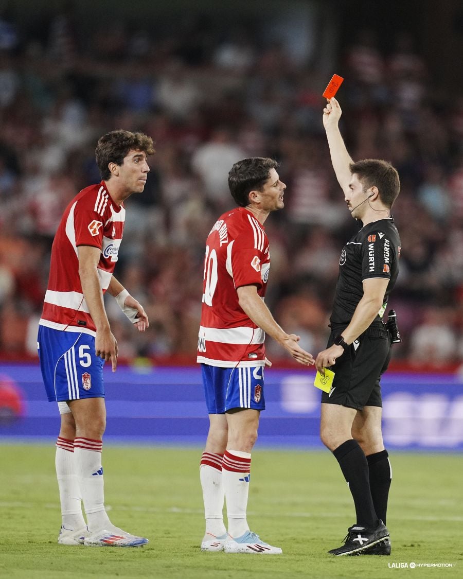 El Granada arranca con dudas ante un Dépor sólido y eficaz - VAVEL España