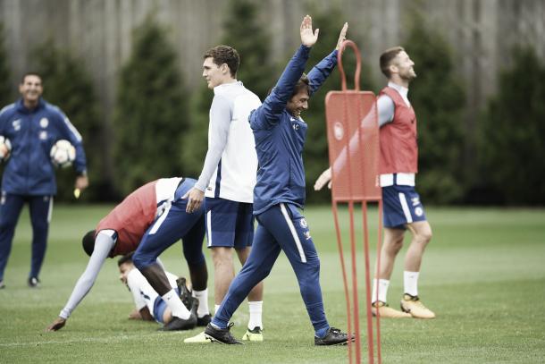 Antonio Conte se mostró relajado en los entrenamientos | Foto: chelseafc.com