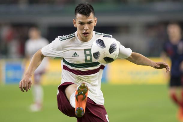 Hirving Lozano dominando el balón | Foto: Federación Mexicana de Fútbol