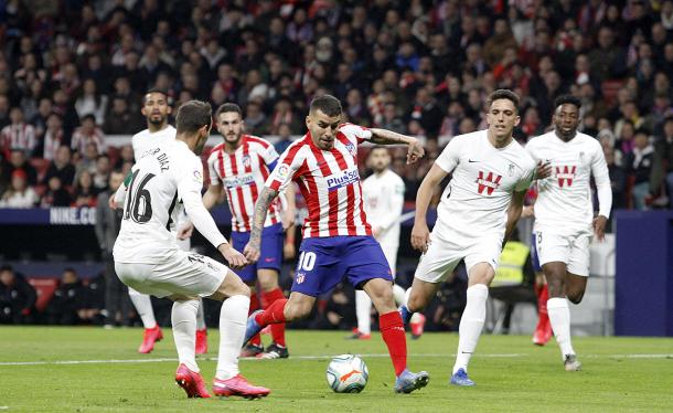 Correa anotando el gol que a la postre dio tres puntos vitales al Atlético. Foto: Web Oficial Atlético de Madrid