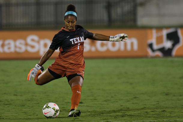 In her senior year at the University of Texas, Smith broke the school's career shutout record with a total of 30 saves | Source: Daulton Venglar - Daily Texan Staff