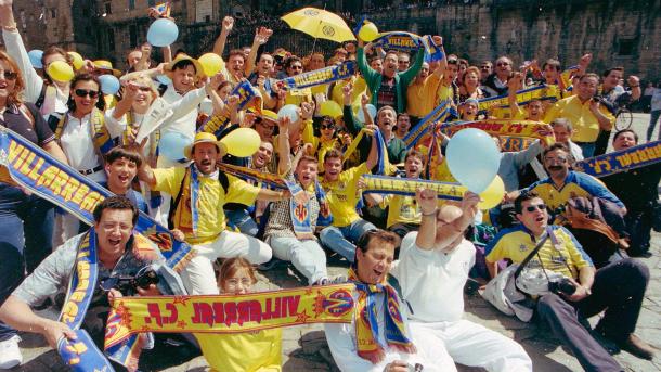Aficionados del Villarreal, celebrando el ascenso