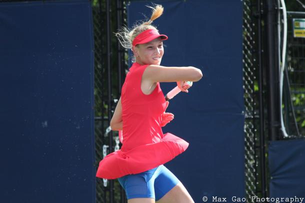 Donna Vekic hits a forehand during her first-round win in qualifying over Carson Branstine at the 2017 Rogers Cup presented by National Bank. | Photo: Max Gao