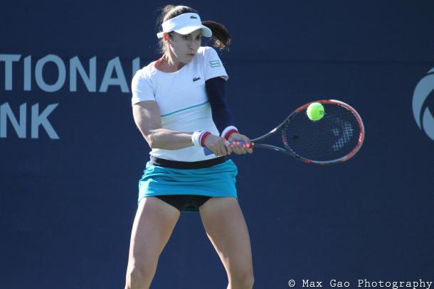 Christina McHale hits a backhand during her first-round win in qualifying over Isabelle Boulais at the 2017 Rogers Cup presented by National Bank. | Photo: Max Gao