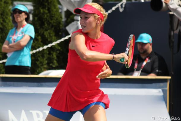 Donna Vekic hits a forehand during her final-round qualifying match at the 2017 Rogers Cup presented by National Bank. | Photo: Max Gao