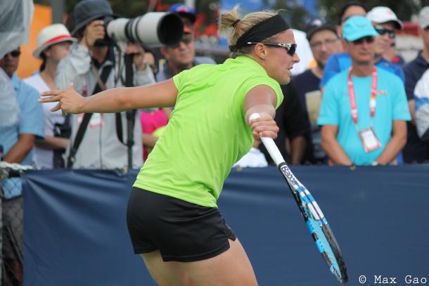 Kirsten Flipkens hits one of her signature backhand slices during her final-round qualifying match at the 2017 Rogers Cup presented by National Bank. | Photo: Max Gao