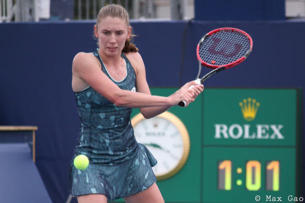 Ekaterina Alexandrova hits a drop shot during her final-round qualifying match at the 2017 Rogers Cup presented by National Bank. | Photo: Max Gao