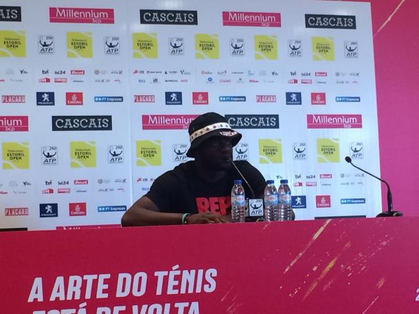 Frances Tiafoe with a different visual at the press conference. (Photo by Pedro Cunha / VAVEL USA)