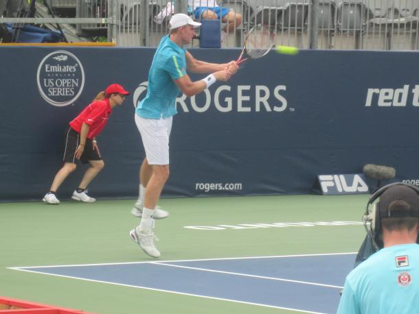 Anderson leaps to return a serve during his first round match. Photo: Pete Borkowski