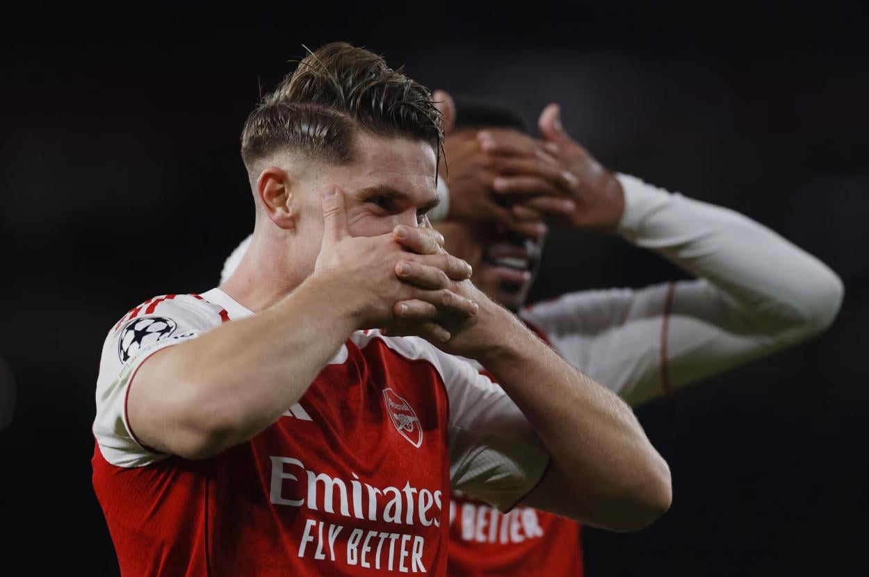 Viktor Gyokeres celebra un gol con il Arsenal in Champions League