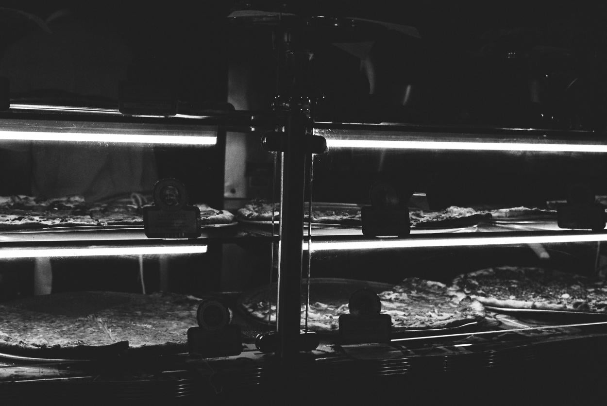 Un dólar pizza. Fotografía de Mariana Gil, 2024.
