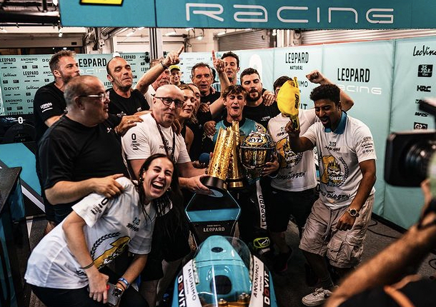 El equipo Leopard Racing y Jaume Masià celebrando el título / Fuente: Leopard Racing Team vía Instagram