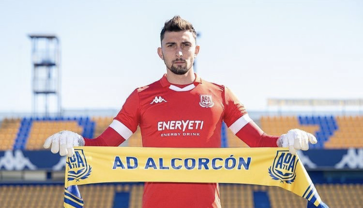 Cristian Rivero protagoniza uno de los debuts más surrealistas en la ...