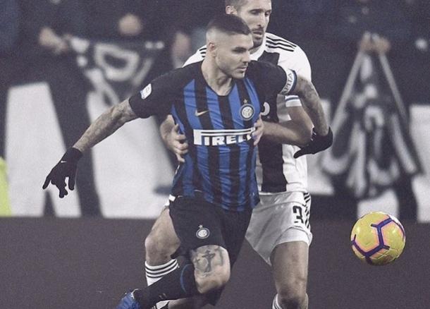 Icardi peleo ante los defensores I Foto: @Inter