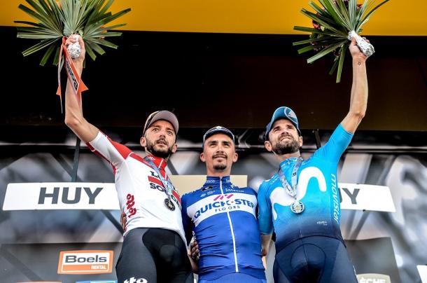 Vanendert, Alaphilippe y Valverde en el podio de la Flecha Valone 2018. Foto: @flechewallone