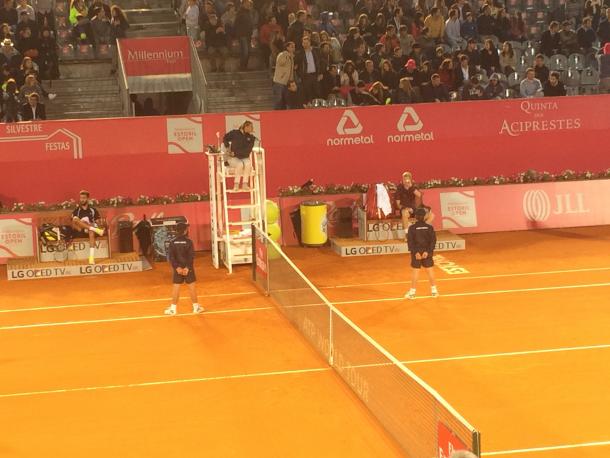 Benoit Paire and Kyle Edmund resting during their match. (Pedro Cunha/VAVEL)