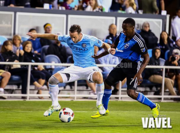 New York City FC defender RJ Allen (27) looks to block San Jose Earthquakes forward Cordell Cato (7) off the ball in order to gain control. / Jim Malone – VAVEL USA