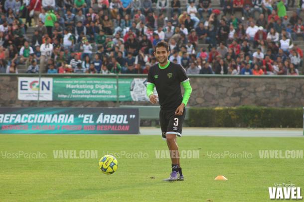 Alonso Zamora de FC Juárez, calentando previo al partido.