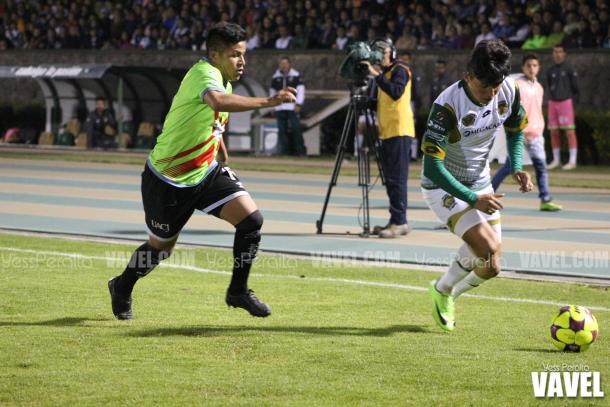 Dante Osorio a punto de tirar un centro para buscar el gol del triunfo.