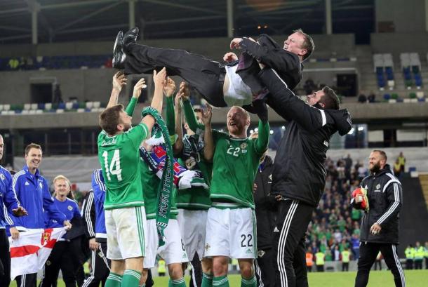 Michale O'Neill es le entrenador que ha hecho historia con Irlanda del Norte. // (Foto de elnuevoheraldo.com)