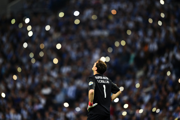 Iker Casillas en la noche en la que el Oporto ganó La Liga (zimbio.com)