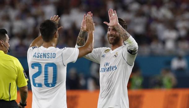 Asensio y Ramos celebran un gol del primero
