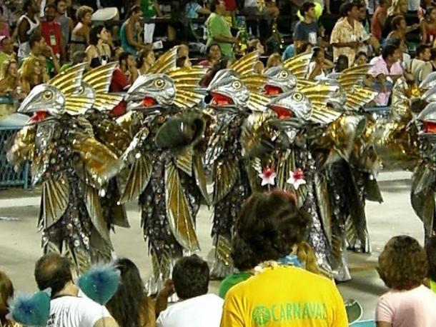 Comissão de Frente da Imperatriz Leopoldinense, em 2007, homenageando Chacrinha (Foto: Reprodução)