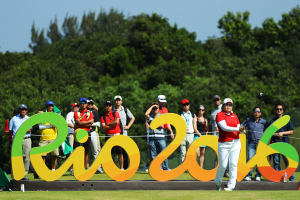 Inbee Park watches her tee shot from the 16th hole during the first round of the women's golf tournament in Rio/Photo: Scott Halleran/Getty Images