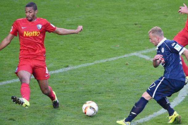 Cacutalua going for a block for Bochum against Bielefeld's Christoph Hemlein | Photo: Westfalen-Blatt/Thomas F. Starke