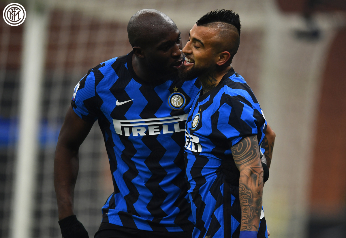 Lukaku y Arturo festejan el 1-0, que dio lugar a un justo triunfo / Foto: Inter