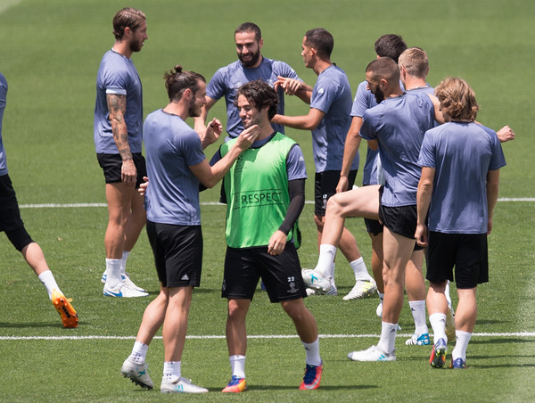 Isco scherza con Bale in allenamento, zimbio.com