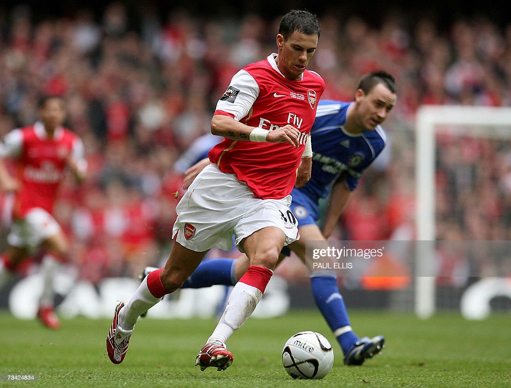 Cardiff, UNITED KINGDOM: Arsenal's French defender <strong><a  data-cke-saved-href='https://www.vavel.com/en/football/2023/05/07/arsenal/1146141-jeremie-aliadiere-id-be-very-happy-to-see-toney-at-arsenal.html' href='https://www.vavel.com/en/football/2023/05/07/arsenal/1146141-jeremie-aliadiere-id-be-very-happy-to-see-toney-at-arsenal.html'>Jeremie Aliadiere</a></strong> pulls away from Chelsea's English defender John Terry during the English League Cup Final football match at The Millennium Stadium, Cardiff, Wales, 25 February 2007. AFP PHOTO / PAUL ELLIS Mobile and website use of domestic English football pictures subject to a subscription of a license with Football Association <b><a  data-cke-saved-href='https://www.vavel.com/en/data/premier-league' href='https://www.vavel.com/en/data/premier-league'>Premier League</a></b> (FAPL) tel: +44 207 2981656. For newspapers where the football content of the printed and electronic versions are identical, no license is necessary. (Photo credit should read PAUL ELLIS/AFP via Getty Images)