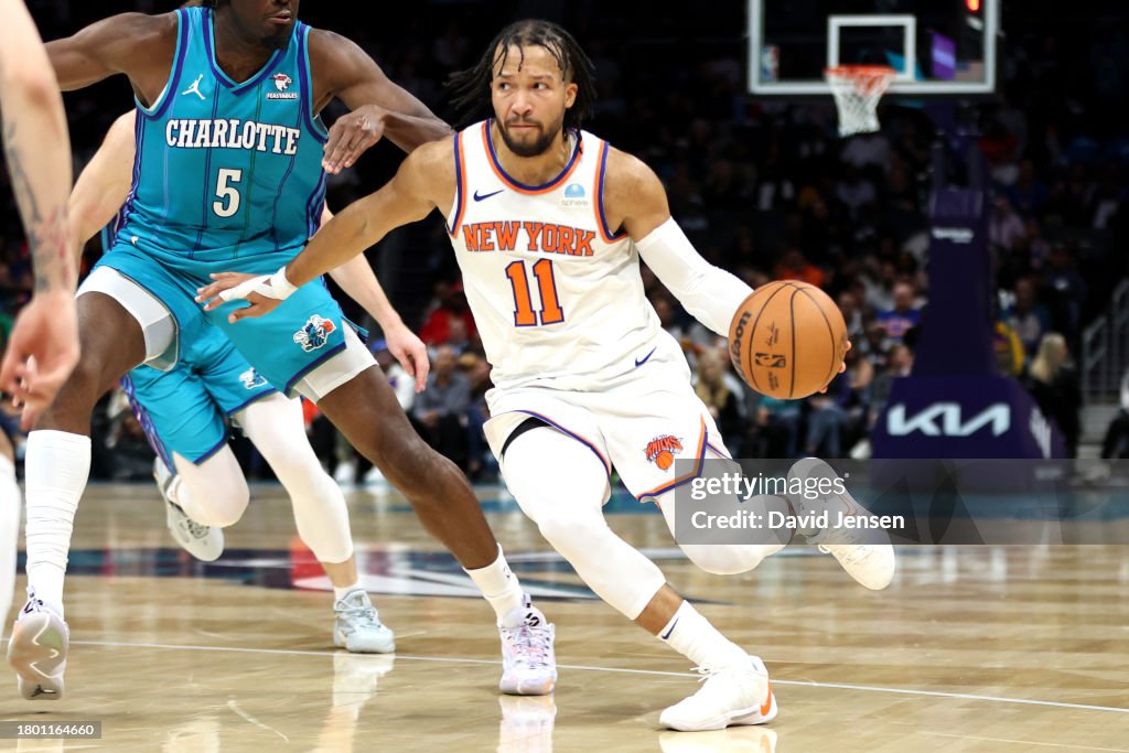  Jalen Brunson #11 of the New York Knicks drives to the basket during the first half of an NBA game against the Charlotte Hornets at Spectrum Center on November 18, 2023 in Charlotte, North Carolina. NOTE TO USER: User expressly acknowledges and agrees that, by downloading and or using this photograph, User is consenting to the terms and conditions of the Getty Images License Agreement. (Photo by David Jensen/Getty Images)