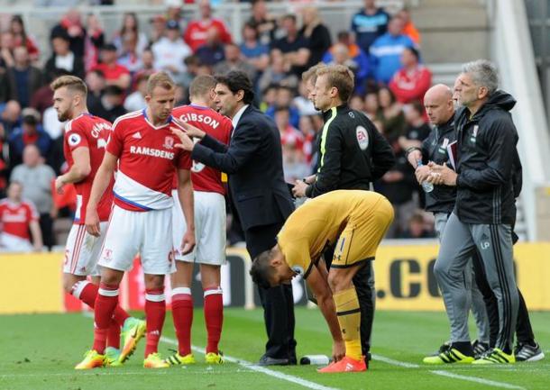 Karanka dando instrucciones a sus jugadores frente al Tottenham. Foto: Premier League