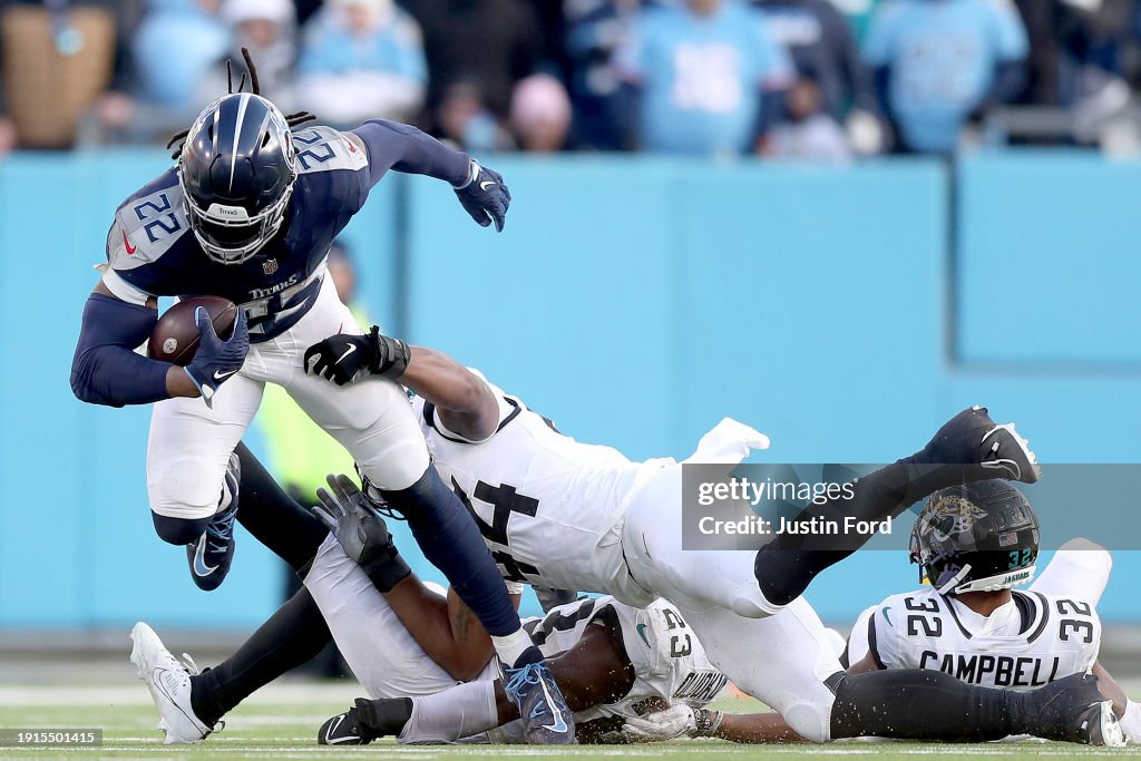 Derrick Henry #22 of the Tennessee Titans runs with the ball during the second half against the Jacksonville Jaguars at Nissan Stadium on January 07, 2024 in Nashville, Tennessee. (Photo by Justin Ford/Getty Images)