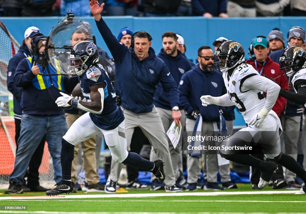 Tennessee Titans running back Tyjae Spears (32) runs for a touchdown during the NFL game between the Tennessee Titans and the Jacksonville Jaguars on January 7, 2024, at Nissan Stadium in Nashville, TN. (Photo by Bryan Lynn/Icon Sportswire via Getty Images)