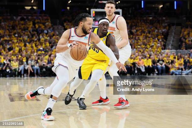 Jalen Brunson (in white) of New York Knicks drives at the basket past Indiana's Pascal Siakam (in yellow) in Game 3 of NBA Playoffs | Photo: Getty Images