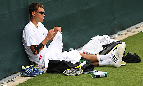 Janowicz rests during Wimbledon 2013. Photo: Peter Macdiarmid/Getty Images