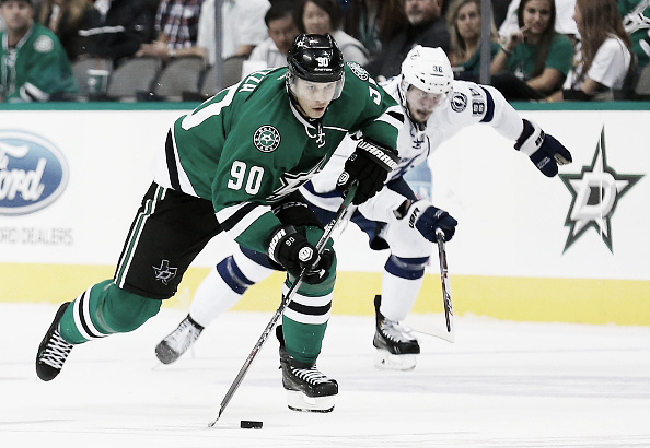 Jason Spezza #90 of the Dallas Stars controls the pucks against Nikita Kucherov #86 of the Tampa Bay Lightning in the third period of a preseason game at American Airlines Center on September 30, 2014 in Dallas, Texas. (Photo by Tom Pennington/Getty Images)