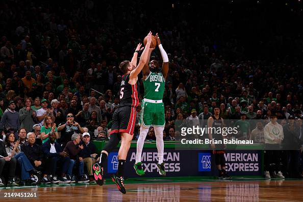 Boston Celtics' Jaylen Brown scoring a 3-pointer against Miami Heat | Photo: Getty Images