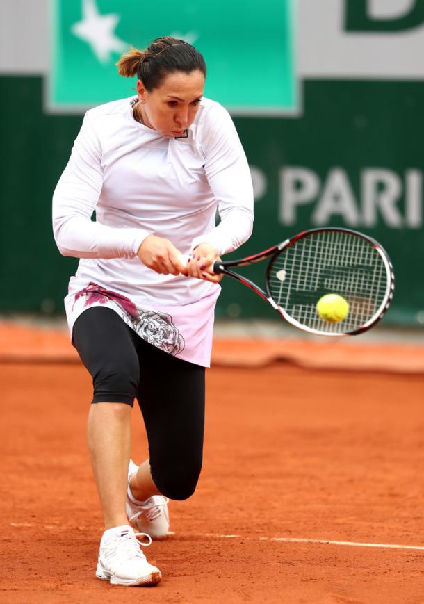 Jelena Jankovic hitting a backhand at the 2016 Roland Garros. | Photo: Jullan Finney/Getty Images